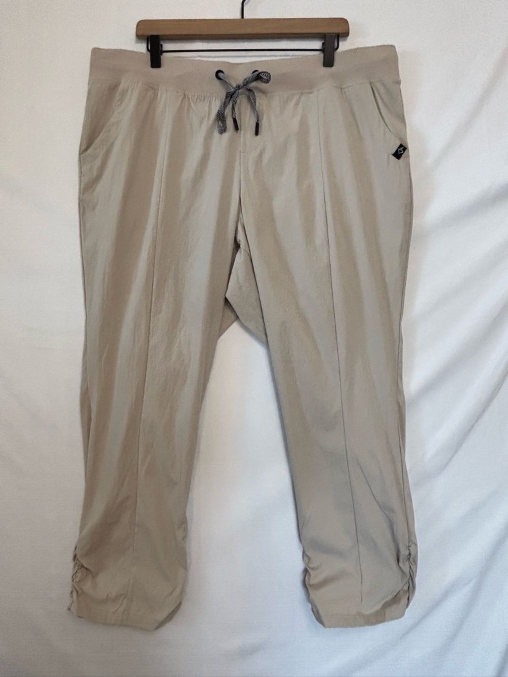TORRID HAPPY CAMPER Beige Crop Active Pant Size 2 - Picture 2 of 7